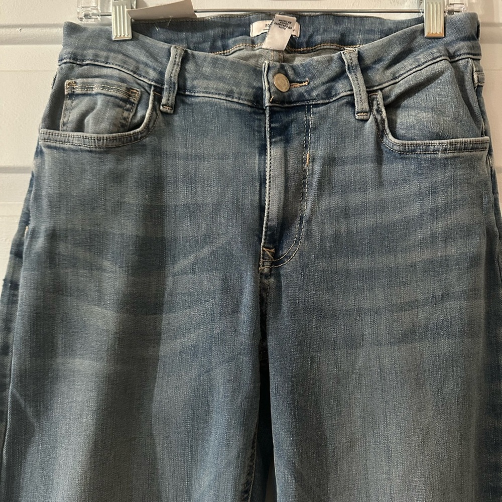FOREVER 21 Premium Curved Straight Jeans Medium Light Wash‎ NWT Size 31. - Picture 3 of 12